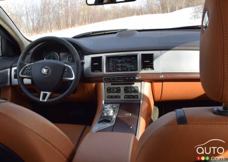 Molette de vitesses et bouches d'air motorisées, Jaguar XF